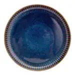 Ceramiczna patelnia z niebieskim wykończeniem i złotymi detalami, idealna do serwowania potraw, wysokiej jakości naczynie o eleganckim designie, Domowy Zakątek.