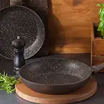Nowe żeliwne patelnie ceramiczne Domowy Zakątek, idealne do zdrowego smażenia i gotowania, odporne na zarysowania, z ergonomicznymi rączkami, stylowe i funkcjonalne.