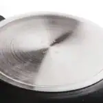 Wytrzymała i stylowa indukcyjna płyta grzewcza z ceramiczną powierzchnią, idealna do nowoczesnej kuchni, oszczędzająca energię i zapewniająca szybkie gotowanie.