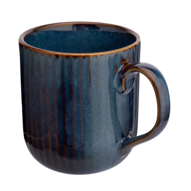Ceramiczny kubek w odcieniach błękitu i brązu, idealny na kawę, herbatę i napoje, ręcznie wykonany, elegancki dodatek do domowego zacisza, inspirowany tradycyjną ceramiką, wysokiej jakości wykończenie.