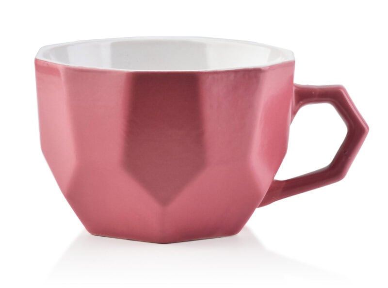 Czarek ceramiczny różowy z geometrycznym uchem, idealny do kawy lub herbaty, elegancki design, element dekoracyjny do domu, wysokiej jakości produkt Domowy Zakątek.
