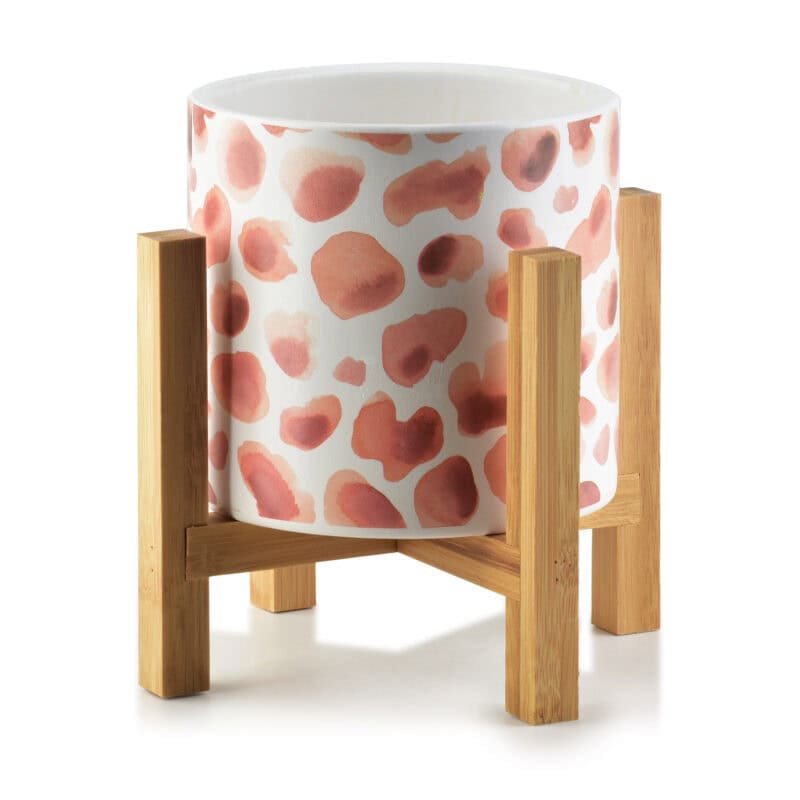 Wyprzedaż ceramicznego doniczki z ozdobnym wzorem w cętki na drewnianej podstawie, idealna do domu i ogrodu, dekoracja wnętrz, rośliny domowe, styl skandynawski.