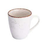 Biała ceramiczna kubek z brązową obwódką i czarnymi plamkami, design rustic, idealny do kawy, herbaty i napojów, dekoracyjna zastawa stołowa, Domowy Zakątek.