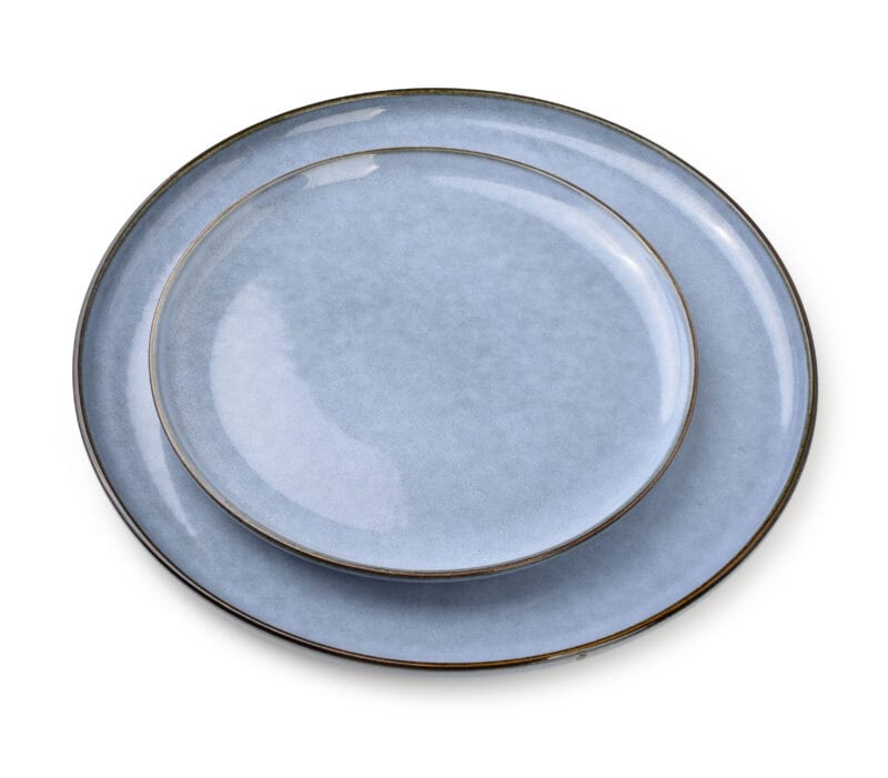 Błękitne talerze ceramiczne na rodzinny obiad domowy Zakątek.