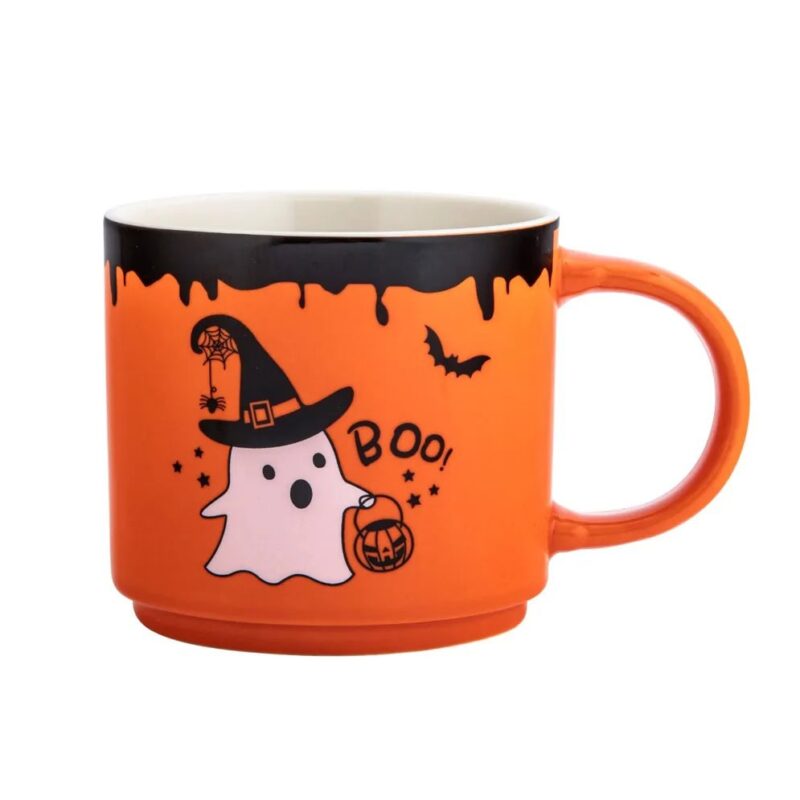 Lampka nocna dla dzieci w kształcie duchka Halloween z motywem czarownicy i napisem BOO! idealna na jesienny wieczór, tworzy przytulną atmosferę w dziecięcym pokoju, doskonała na Halloween i nie tylko.