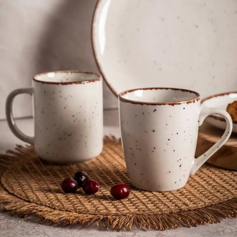 Lubiane kubki ceramiczne do kawy i herbaty, elegancki zestaw z naturalnym designem, idealne do codziennego użytku w domu i na prezent.
