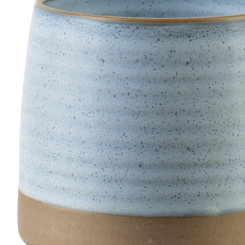 Elegancki ceramiczny wazon w odcieniach błękitu i beżu, idealny do dekoracji wnętrz, od Domowy Zakątek, doskonały na prezent i do salonu lub sypialni.