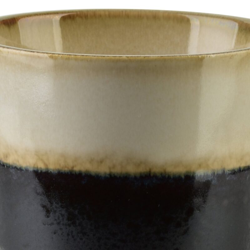 Ceramiczny kubek z beżową i czarną glazurą, elegancki i trwały dodatek do domu i kuchni. Idealny na kawę, herbatę lub desery, wysokiej jakości wykończenie od Domowy Zakątek.