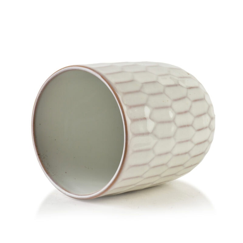 Ceramiczny kubek z teksturą plastra miodu, naturalny design, idealny do domu i biura, dekoracyjny element wnętrza, ręcznie wykonany ceramiczny kubek na kawę lub herbatę.
