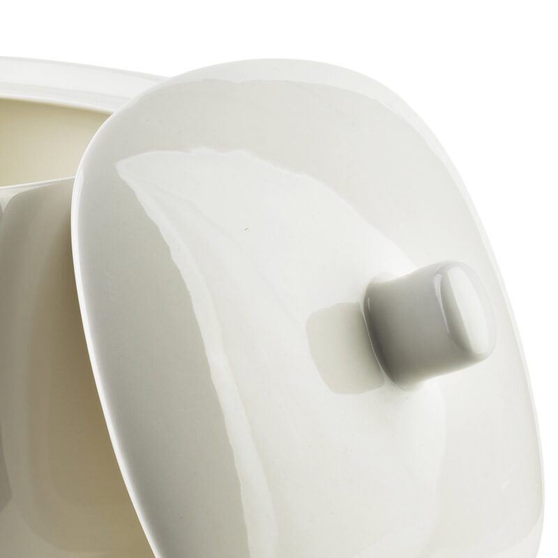 Płytka ceramiczna na domowy zakątek, biała, elegancka i minimalistyczna, idealna do kuchni i jadalni, wysokiej jakości ceramika, stylowy element wyposażenia wnętrz.