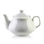 Piękny biały imbryk ceramiczny do herbaty, tradycyjny design, idealny do podawania herbaty w domu, elegancki i funkcjonalny element zastawy stołowej.