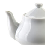 Biała porcelanowa czajnik z zakrętką, domowy akcesorium do herbaty, elegancki czajnik na herbatę, dekoracyjny kubek z wykończeniem porcelanowym, stylowe elementy do kuchni domowego zacisza.
