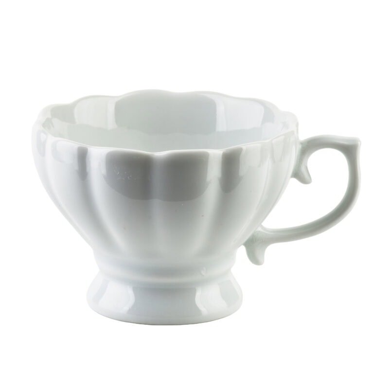 Biała filiżanka z ozdobnym rantem i uchwytem, idealna do herbaty lub kawy, elegancka, ceramiczna, luksusowa, domowy zakątek, prezent na każdą okazję, styl i komfort.