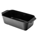 Blacha do pieczenia z powłoką non-stick, idealna do pieczenia ciast, mięs i warzyw, trwała i łatwa w czyszczeniu.