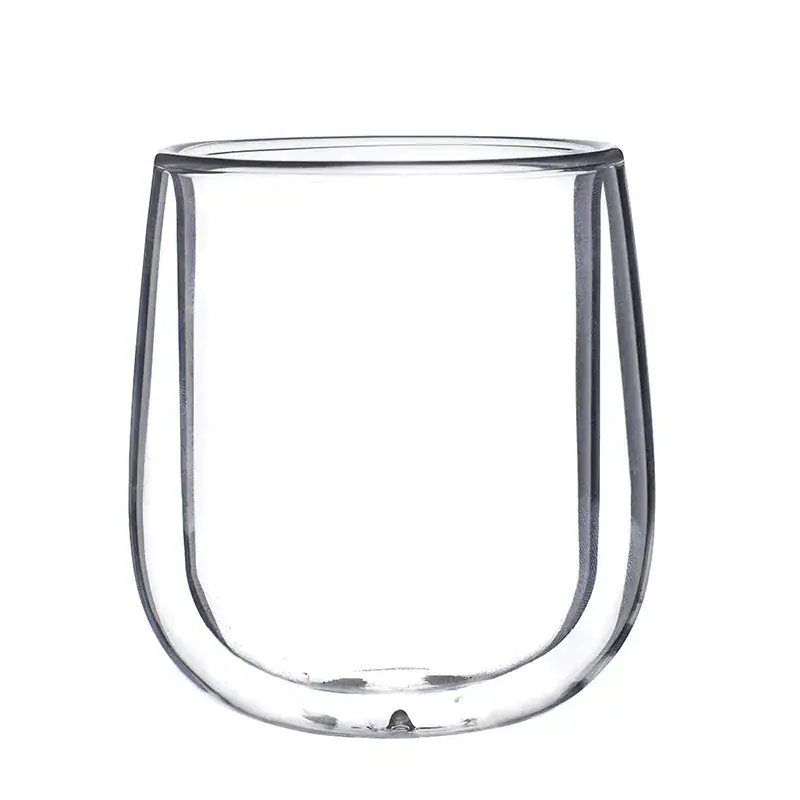 Przezroczyste szklanki do napojów, elegancki minimalistyczny design.
