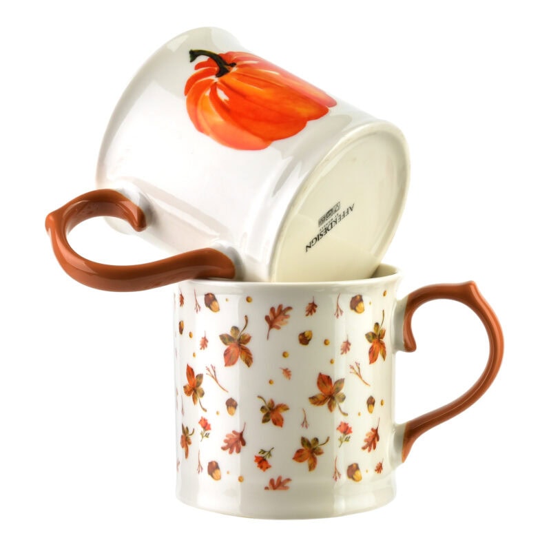 Podwójny kubek ceramiczny z jesiennym motywem liści i pomarańczowymi uchwytami, idealny na kawę lub herbatę w domu Domowy Zakątek.