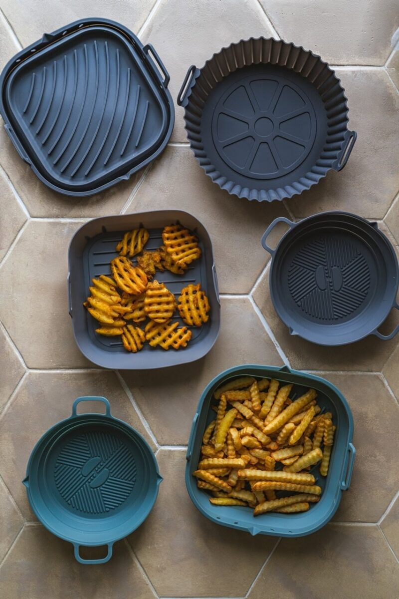 Plastikowe naczynia do smażenia i podawania frytek, naczynia do wędzenia i pieczenia, wytrzymałe i wielofunkcyjne akcesoria kuchenne, idealne do domowego gotowania i grillowania, zestaw do frytek.