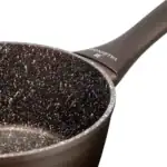 Niklowany garnek z niebielonym wnętrzem, wytrzymały na wysokie temperatury, idealny do gotowania i duszenia, nowoczesny design, domowy garnek na indukcję i gaz, Domowy Zakątek.
