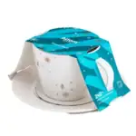 Przedmiot do kawy z pokrywką, biały z zimowym wzorem, ceramiczny, 240 ml, dla miłośników zimowych napojów, idealny na świąteczne okazje.
