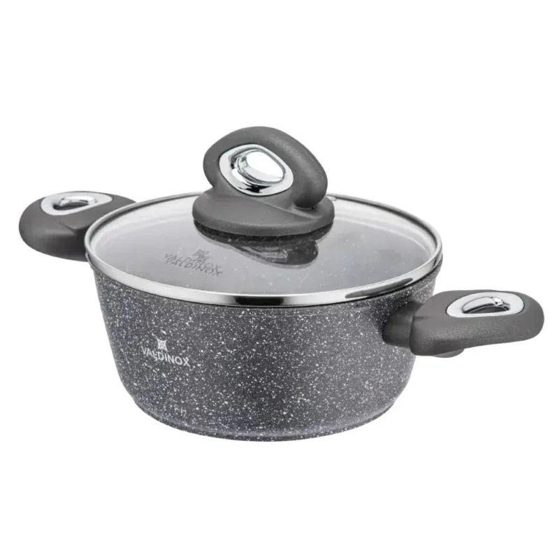 Wielofunkcyjny garnek z pokrywką i ergonomicznymi uchwytami, idealny do gotowania na co dzień, z trwałą powłoką ceramiczną, wyprodukowany przez Valdinox.