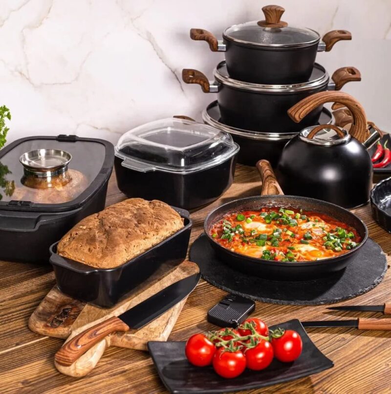 Komplet garnków i naczynia do gotowania na indukcji, ceramicznej i gazowej, idealne do przygotowywania domowych posiłków, pieczenia i przechowywania żywności w kuchni Domowy Zakątek.