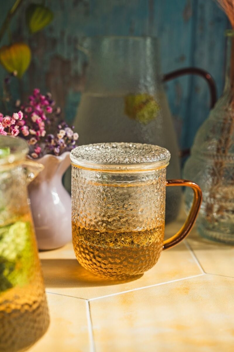 Miedziany kubek z pokrywką na herbatę, stylowe naczynie do herbaty, ceramiczny kubek z dzbankiem na herbatę, koneserski kubek do herbaty z pokrywką, elegancki kubek z pokrywką na domowe napoje,.