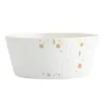 Ceramiczna miska świąteczna z delikatnym wzorem śnieżynek i drzewek, idealna na Boże Narodzenie, dekoracyjny element domu, kolekcja Domowy Zakątek.