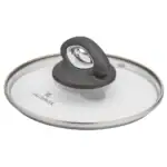 Lampa naftowa dekoracyjna z metalowym kloszem i ceramicznym elementem, idealna do domowego zacisza, przytulnej atmosfery i wnętrz w stylu skandynawskim.