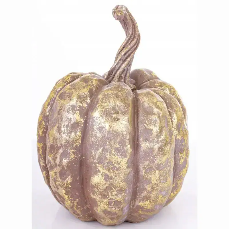 Brązowa dynia dekoracyjna z złoceniem na białym tle, idealna do ozdoby domu, jesiennej aranżacji i centrum dekoracji na Halloween, rustykalny akcent w stylu domowy zakątek November.