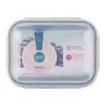 Alt text: Szklany pojemnik na żywność z hermetyczną pokrywą, idealny do przechowywania świeżych produktów w kuchni i lodówce.