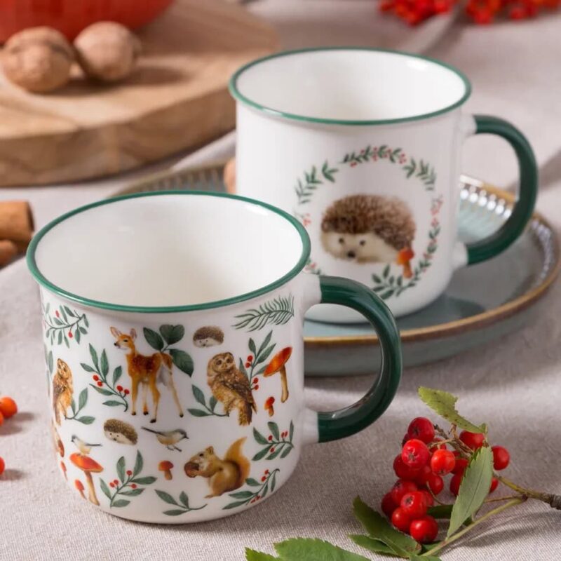 Mugs z motywem zwierząt leśnych i świątecznym, ceramiczne, na świąteczne okazje, kolekcja Domowy Zakątek.